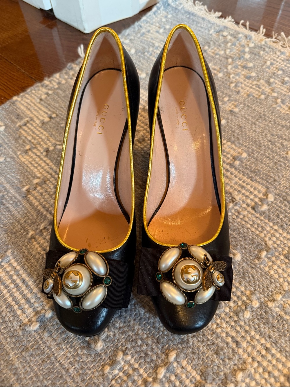 Gucci Black Leather Pumps